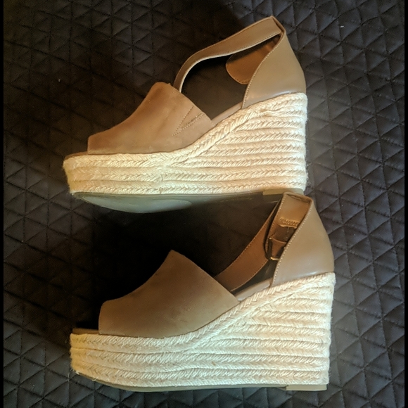Tan wedges - Picture 2 of 3